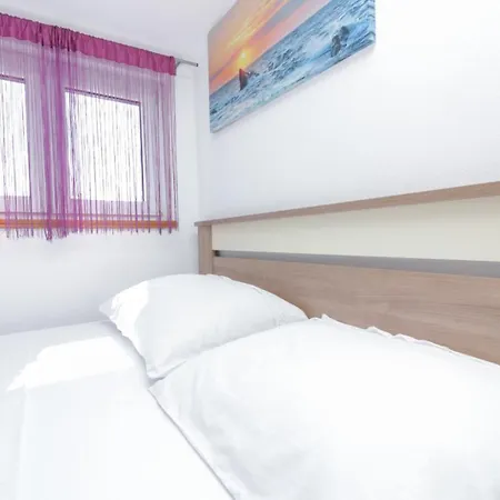Lara Apartmán