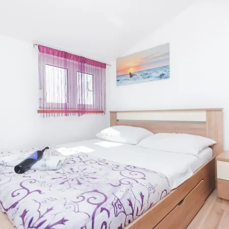Lara Appartement *