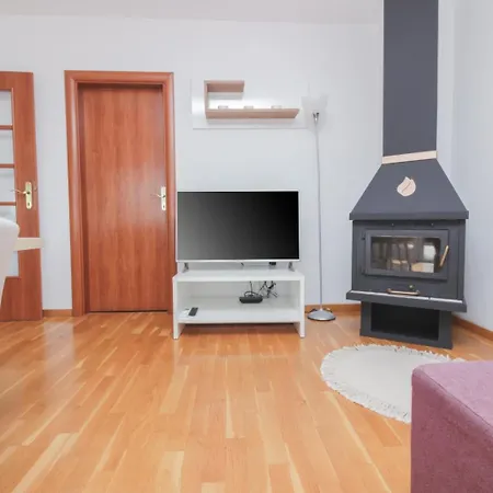 Lara Apartment *
