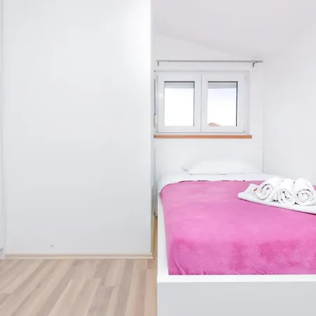 Lara Apartment